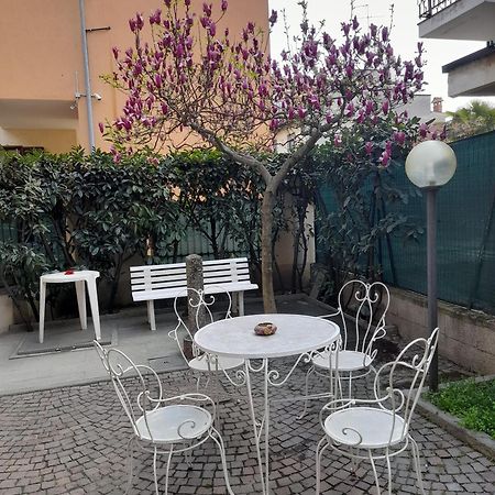 Casa Magnolia, Tranquilla E Centrale Apartment นิเคลิโน ภายนอก รูปภาพ