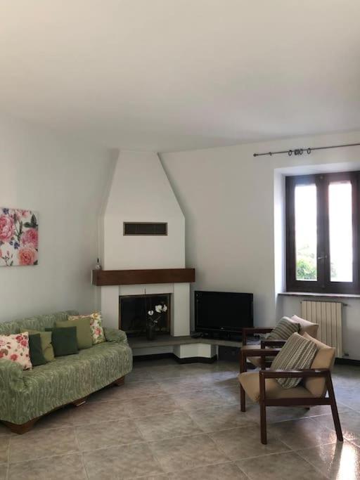 Casa Magnolia, Tranquilla E Centrale Apartment นิเคลิโน ภายนอก รูปภาพ