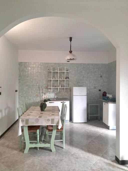 Casa Magnolia, Tranquilla E Centrale Apartment นิเคลิโน ภายนอก รูปภาพ