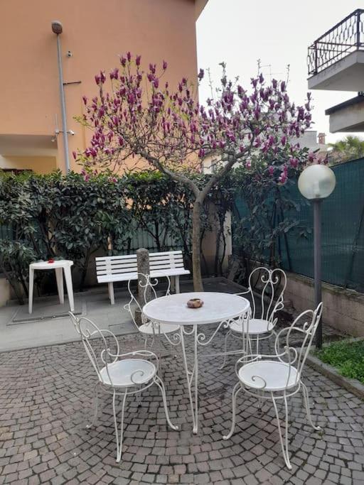 Casa Magnolia, Tranquilla E Centrale Apartment นิเคลิโน ภายนอก รูปภาพ