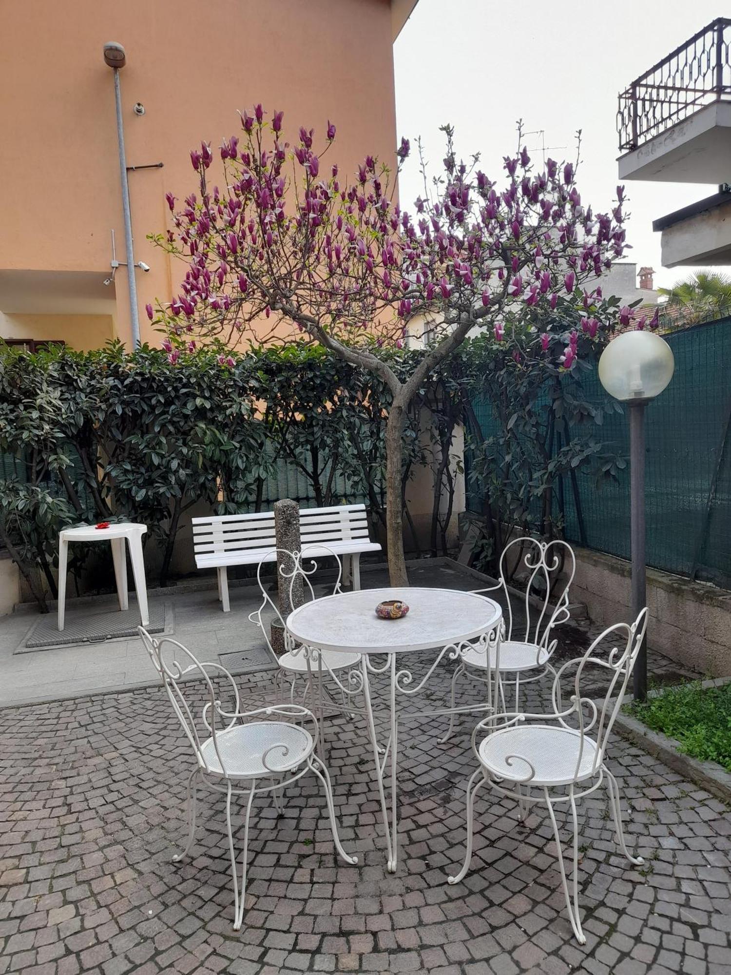 Casa Magnolia, Tranquilla E Centrale Apartment นิเคลิโน ภายนอก รูปภาพ